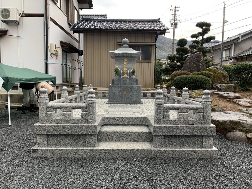 30528