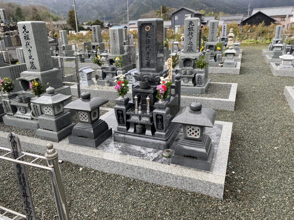 33583